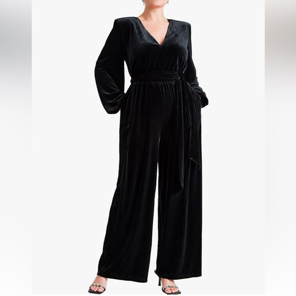 ELOQUII Black Velvet Wide Leg Jumpsuit. Size 14 NWT